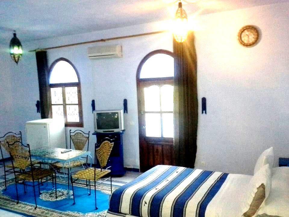 Hotel Loubar เชฟชาอูน ภายนอก รูปภาพ